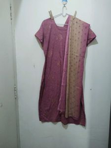 Onion Pink Floral Leaf Print Kurta Pyjama Dupatta