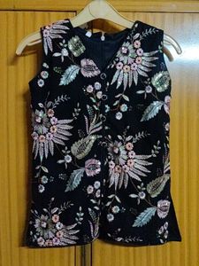 Floral Embroidered Kurta