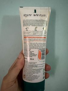 Himalaya Dark Spot Clearing Turmeric Face Wash