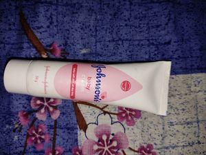 New Johnson&#39;s Baby Cream