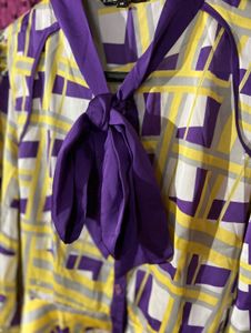 Bold &amp; Beautiful Geometric Print Top💜💛