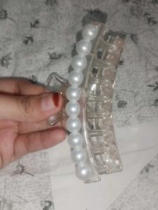 Pearl Hair Claw Clip