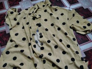 Polka Dot Shirt And Floral Jeggings Or Black Belt