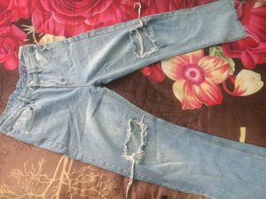 Trendy Knee Cut Jeans