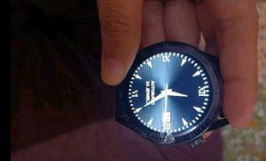 lhnga almirah and watch good condition never used