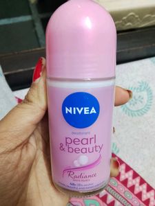 Underarms Roll-On Pink Colour