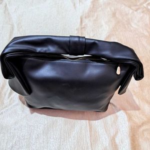 Myglamm Black Bow Handbag 👜