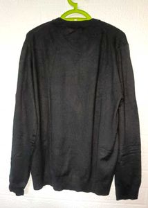 Men&#39;s Black Pullover Sweater