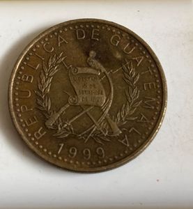 Guatemalan 1 Quetzal Coin - 1996