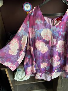 Jennifer Lopez, Kimono Sleeves, Blurry Print Top
