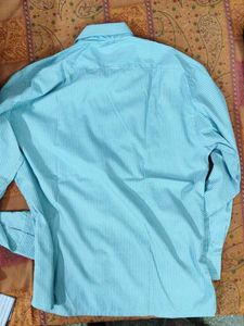 Snow White Shirt in Excellent condition