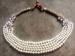 Elegant Pearl and Crystal Necklace