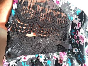Shein Floral Lace Top..🎀
