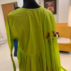 Green Embroidered Kurta Set (with Shawl And Pant)