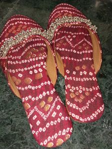 🥿 Maroon Bandhani Jutti / Flats