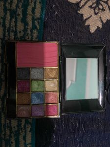2 sets of earings and 1 eye shadow palette combo