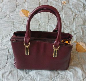 Burgundy Structured Shoulderbag