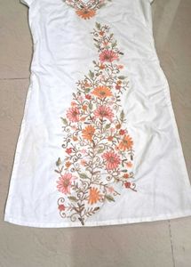 Kashmir  Kurti  White .embroidery  Work.