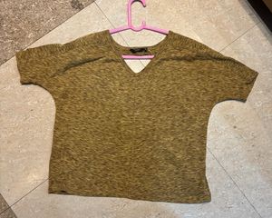 Roadster Mustard V-Neck Tee‼️sale‼️