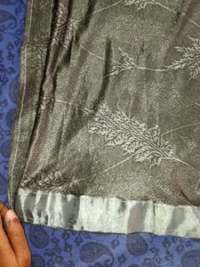 Leaf Print Gray Sare Soft