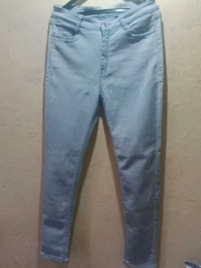 Light Wash High-Waisted Jeans