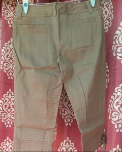 Brown Capri With Lace Detailing