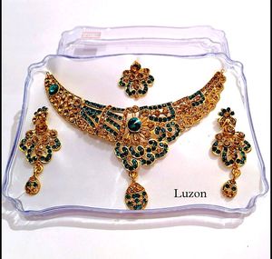 BEAUTIFUL NECKLACE SET