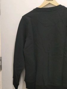 Stylish Black Sweatshirt