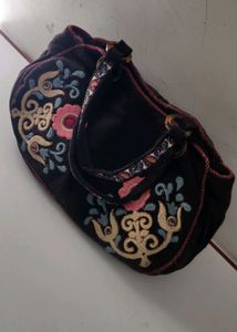 EMBRODERIED HAND BAG