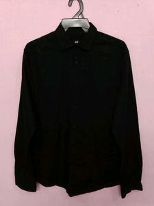 H&amp;M Men&#39;s Black Shirt (L)