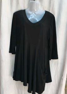 Chic Black V-Neck Midi Dress