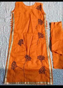 unique embroidery design on kurti