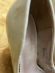 White Pointed-Toe Heels - Size 3 (22.8 Cm)