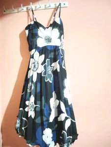 A knee length short dress 👗