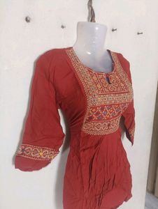 Chikan Kari Short Top  😍
