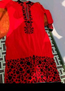 Red woollen kurta with side pocket &amp; black legging