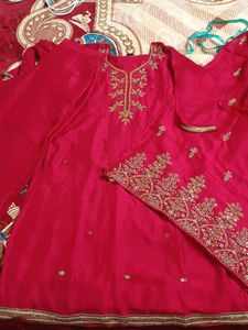 Elegant Pink Embroidered Kurta