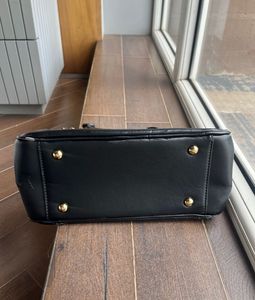 LYN Black Handbag