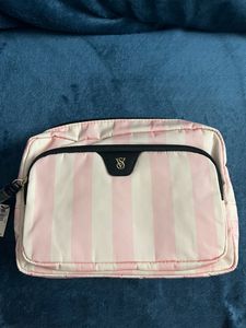 VS ICONIC STRIPE MAKEUP POUCH