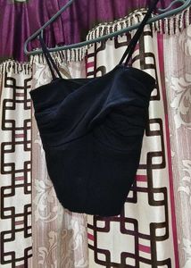 Balck crop top