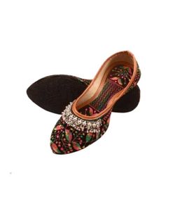 Embroidered Ethnic Juttis (AR)
