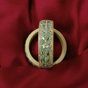 Elegant Lac Bangle / kada Set
