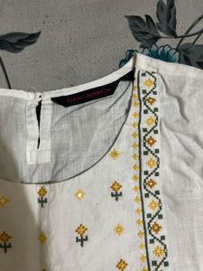 Elegant White Embroidered Kurta