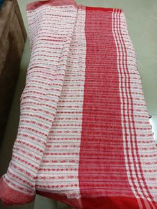 Fish Motive With Red Thread In White Cotton Saree