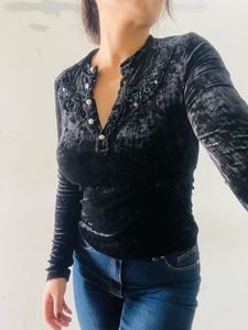 🖤 Elegant Black Velvet Top 🖤