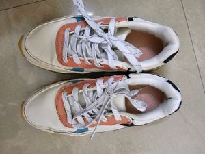 Stylish Women&#39;s Sneakers