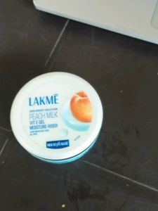 Lakme Peach Milk Moisturizer