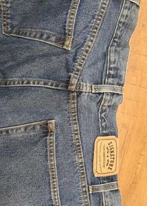 Signature Levi&#39;s Jeans