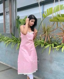 A Sleeveless Kurti.