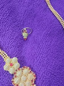 Elegant Gold-Tone Jewelry Set